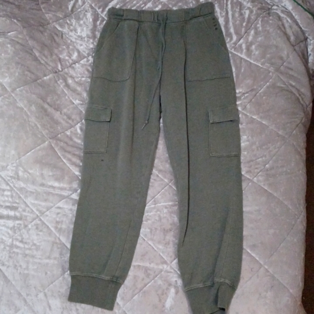 PINK VICTORIA'S SECRET GREEN CARGO SWEATPANTS (MEDIUM)